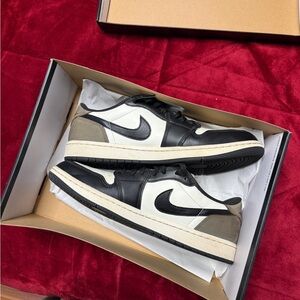 Jordan 1 Low “Mocha”